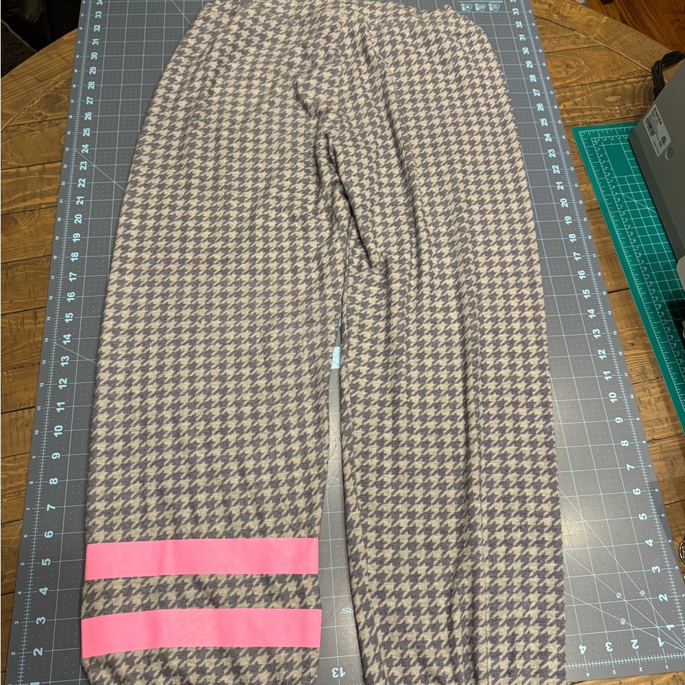 Sundry Houndstooth Joggers with Pink Stripes Size 4 (XL) NWT